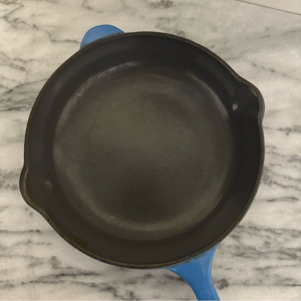 Le Creuset 9” Blue Cast Iron Skillet vintage - Picture 2 of 14